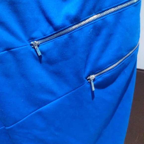 Calvin Klein - Picture 4 of 6